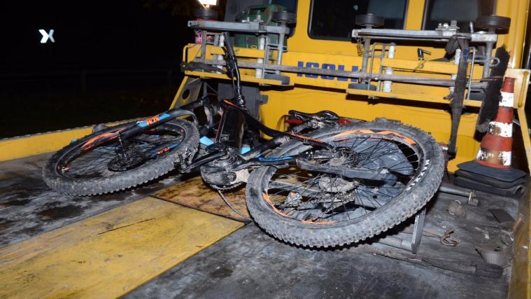 Der Bub, der am Montagabend mit seinem Mountainbike von einem Kleinlaster angefahren worden war, erlag im Krankenhaus seinen schweren Verletzungen.