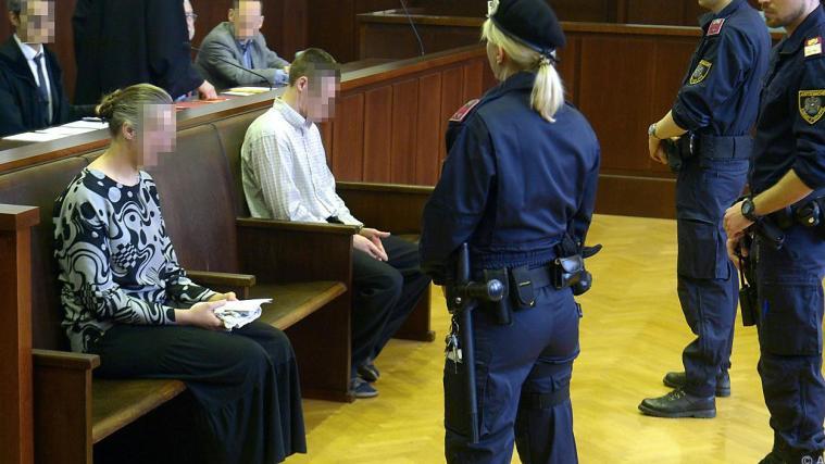 Die Eltern der 13-Jährigen stehen erneut vor Gericht.