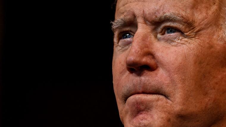 Joe Biden warnte, dass die Zahl der nachgewiesenen Neuinfektionen von derzeit 160.000 pro Tag schon bald auf 200.000 steigen und das Gesundheitswesen mancherorts überlasten könnte.