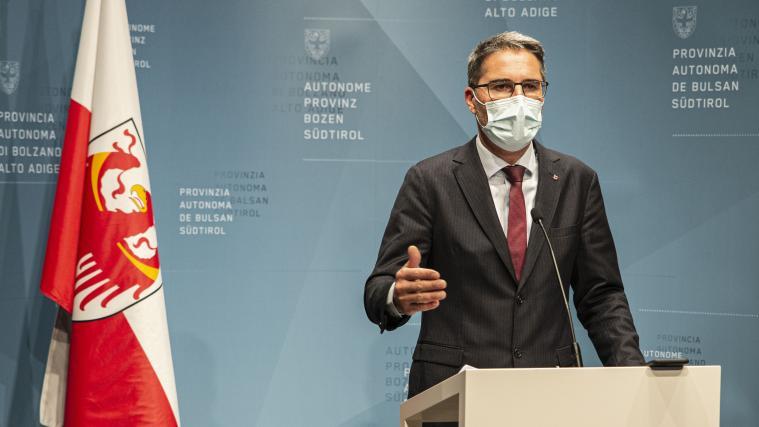 Landeshauptmann Arno Kompatscher: "Wir wissen, was das für die Menschen bedeutet. Aber die hohe Ansteckungsgefahr machen die drastischen Maßnahmen nötig."