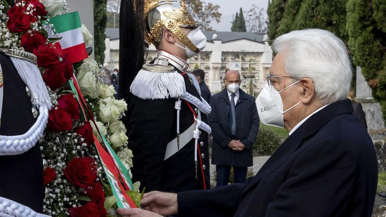 Staatspräsident Mattarella bei der Kranzniederlegung.
