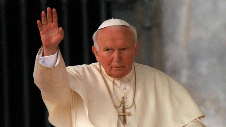 Täter soll m September eine Blutreliquie von Johannes Paul II. (im Bild) aus einer Kathedrale gestohlen haben.