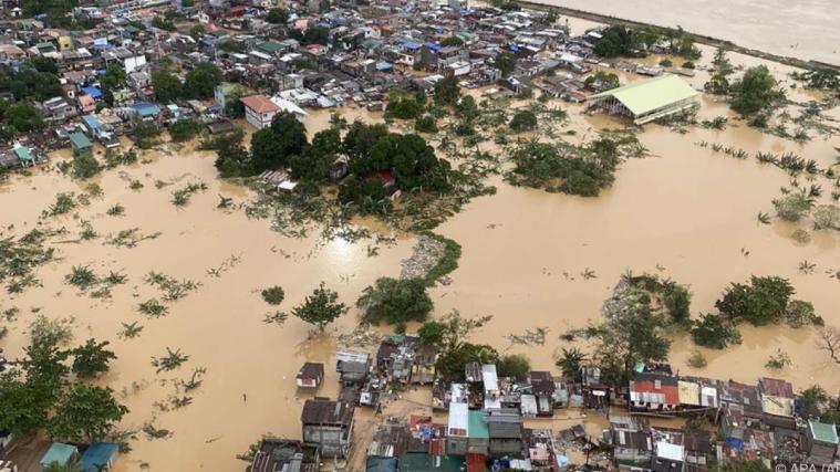 Überflutete Wohngegenden in Manila.