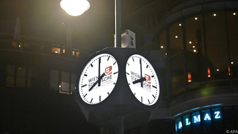 Um 20.00 Uhr sollte jeder Zuhause sein.