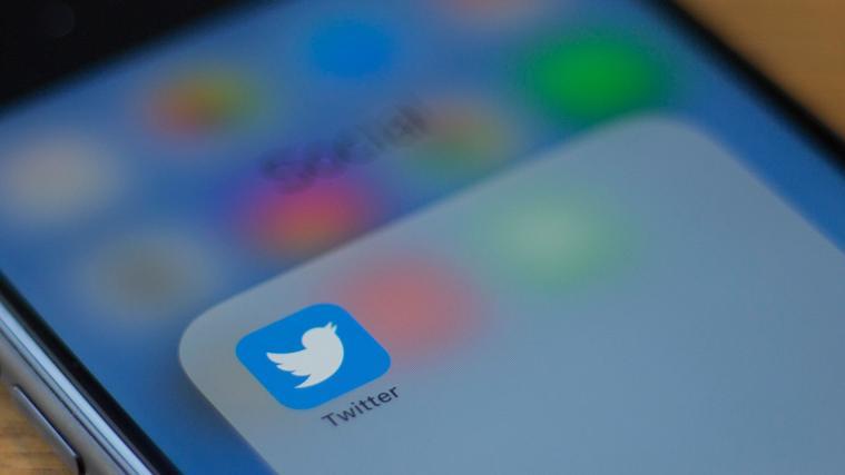 Ab Anfang kommenden Jahres will Twitter einen Warnhinweis bei fragwürdigen Tweets setzen.