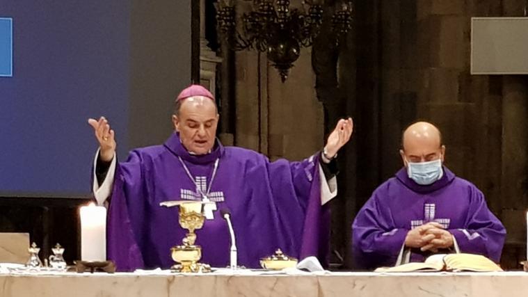 Bischof Ivo Muser sprach bei der Adventfeier zu den Caritas-Mitarbeitern.
