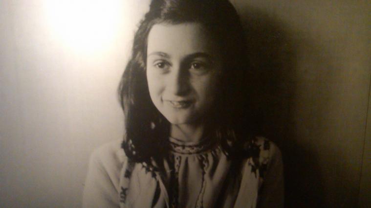 Das Leben Anne Franks (1929-1945) geht durch ihr posthum veröffentlichtes Tagebuch bis heute um die Welt.