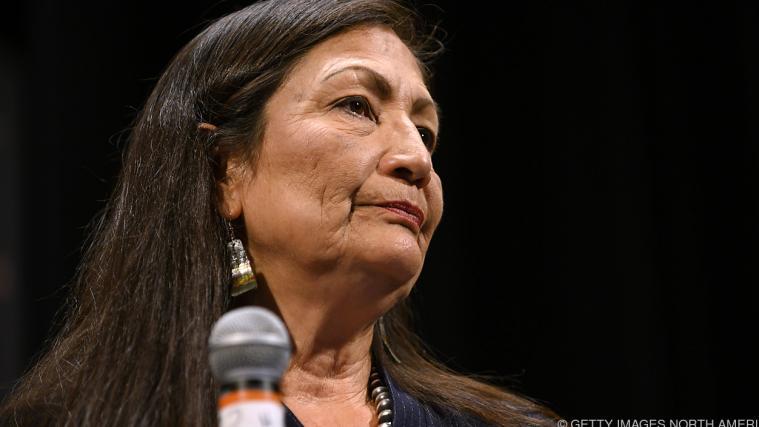 Deb Haaland soll die erste indigene Ministerin der USA werden.
