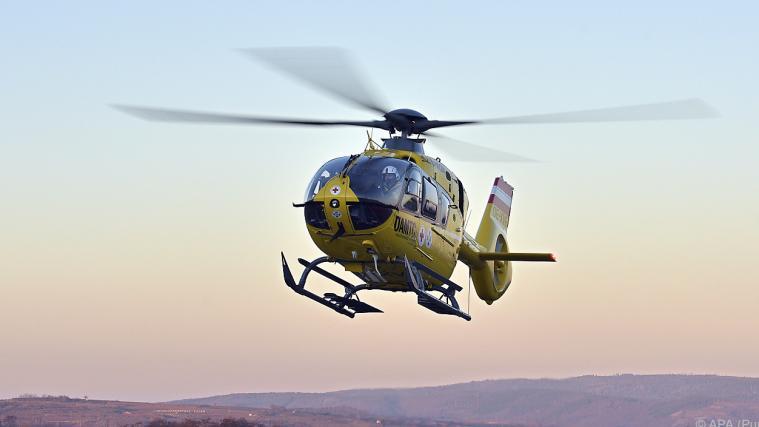 Der 80-Jährige wurde mit dem Notarzthubschrauber in das Krankenhaus Kufstein geflogen.