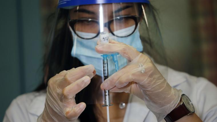 Der Biontech-Impfstoff sollte auch gegen die Virus-Mutation wirksam sein.