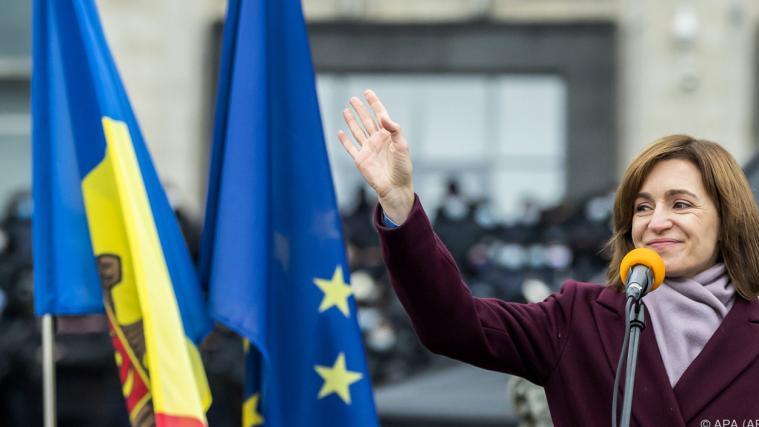 Die 48-jährige Proeuropäerin gewann die Wahl Mitte November.