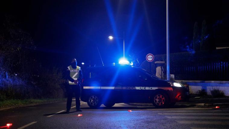 Die Französische Polizei ist vor Ort.