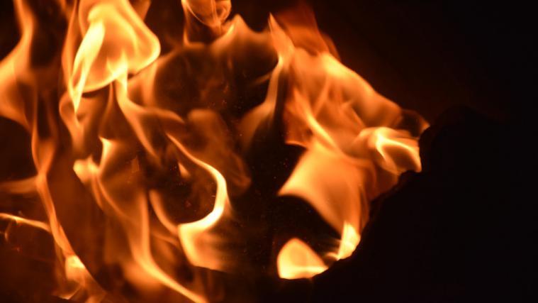 Durch einen Wohnungsbrand in Nordtirol erlitt ein 31 Jahre alter Mann schwere Verletzu8ngen.