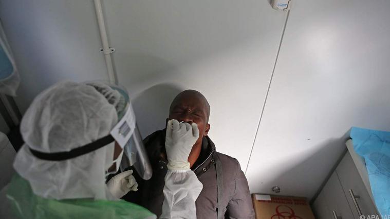 Eine neue Variante des Coronavirus sorgt in Südafrika für steigende Fallzahlen.