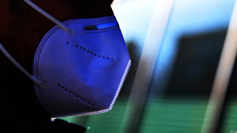 FFP2-Masken sollen per Post verschickt werden.