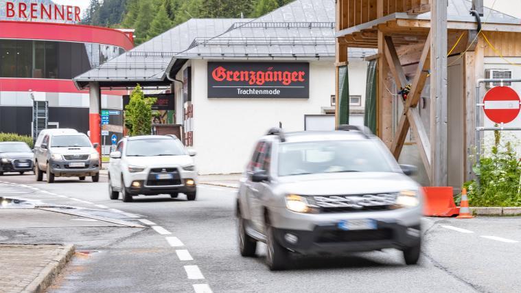 Grenzen dicht, damit die Urlauber in Italien bleiben? Einen entsprechenden Vorschlag machte der Präsident Liguriens, Giovanni Toti, im Interview mit der Tageszeitung „La Stampa“ (im Bild: der Brenner).