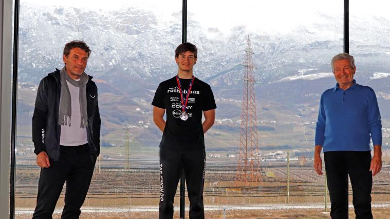 Hauptsponsor Robert Blaas, Vizeeuropameister Alexander Zadra und der Kurtatscher Bürgermeister Oswald Schiefer © ugc / Markus Zadra