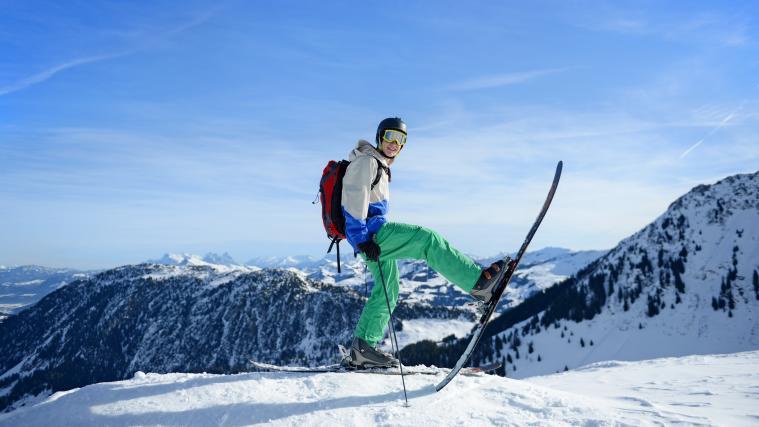 In den Kantonen Bern und Wallis bleiben die Skigebiete zunächst offen. (Symbolbild)