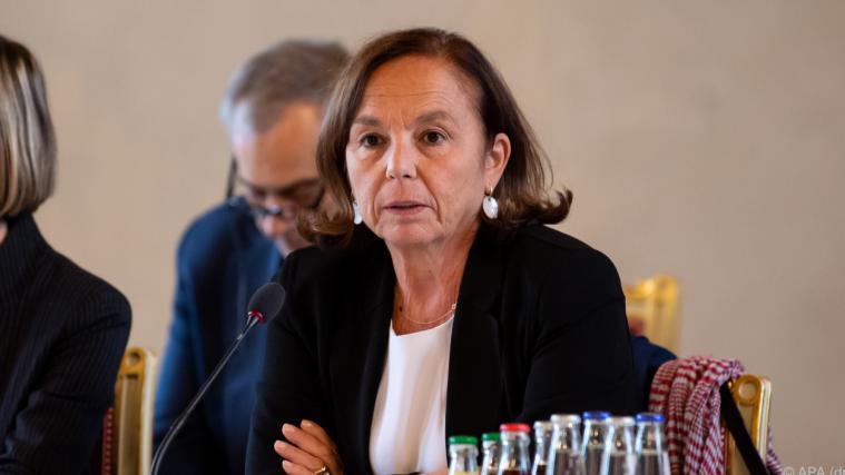 Italiens Innenministerin Luciana Lamorgese mit Coronavirus infiziert.