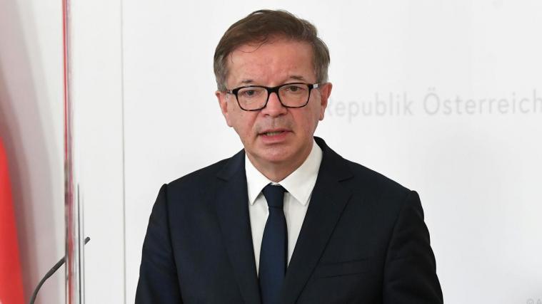 Österreichs Gesundheitsminister Rudolf Anschober betonte, dass die Intensivstationen weiter überlastet sind.