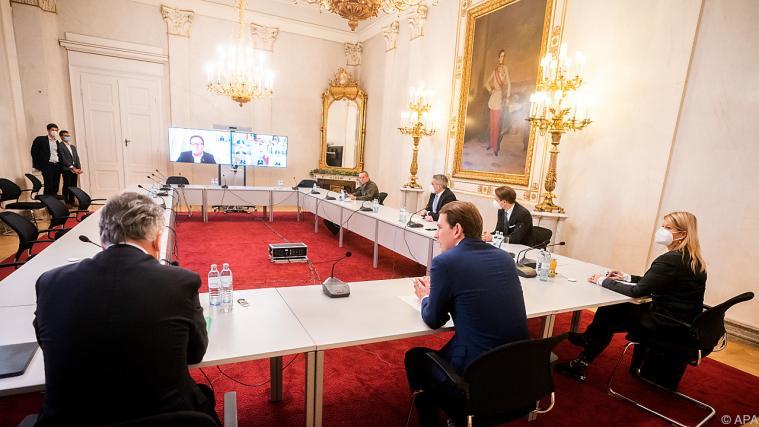 Per Videokonferenz wollen Bund und Länder weitere Maßnahmen besprechen.