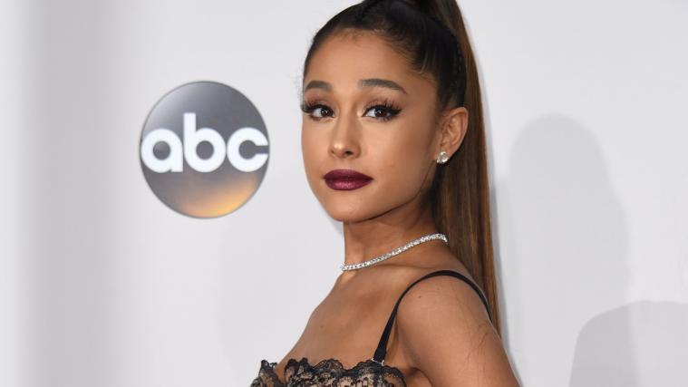 Sängerin Ariana Grande hat sich verlobt.