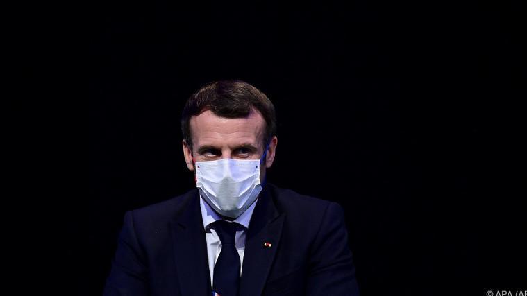 Seine Aufgaben führt Macron in Selbstisolation weiter.