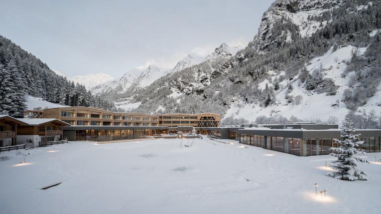 Spielen Sie am Sonntag mit beim „Zett“-Glückstelefon und gewinnen Sie einen Day Spa-Gutschein für die ganze Familie im „Feuerstein Nature Family Resort“.