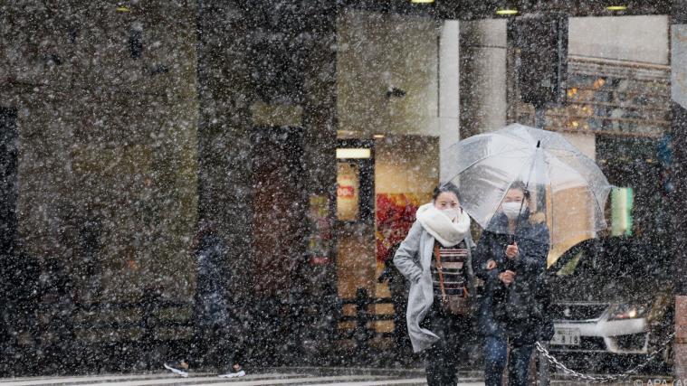 Teilweise heftiger Schneefall in Japan.