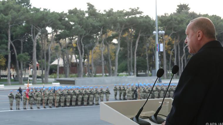 Türkischer Präsident zitierte in Baku aus Gedicht.