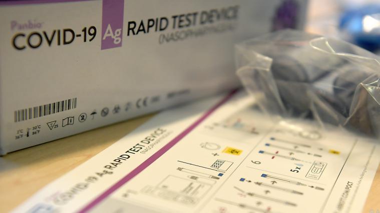 Covid-Schnelltestkit für Zuhause - Zahl der Neuinfektionen weiter hoch.