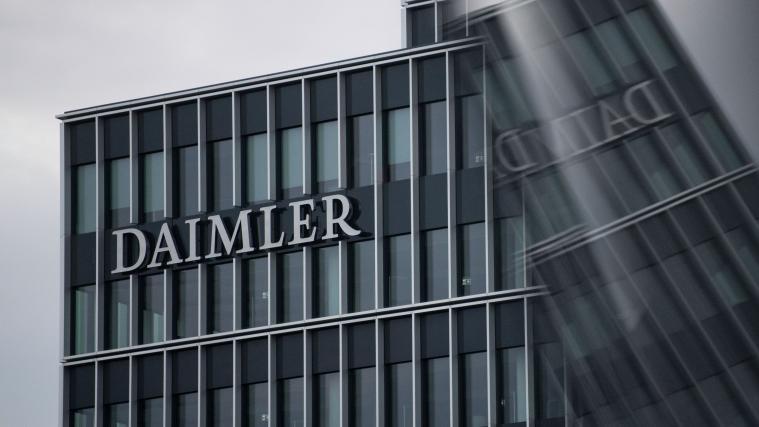 Daimler muss über 1000 Fahrzeuge zurückrufen.