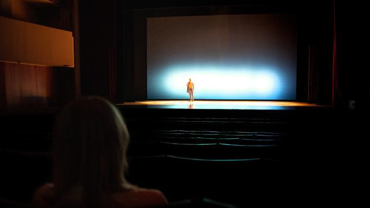 Das Projekt „EDEN – Tanz für eine/n Zuschauer/in“ erhielt den Sonderpreis 2020 der italienischen Fachzeitschrift Danza&Danza.