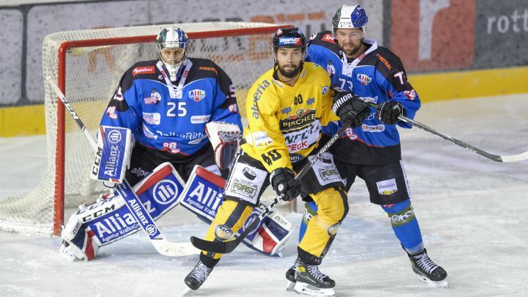 Der HC Pustertal und die Rittner Buam (in blau) stehen sich in der Halbfinal-Serie der IHL Serie A gegenüber.