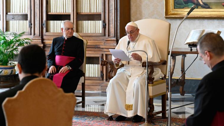 Der Papst hat sein Engagement für eine atomwaffenfreie Welt bekräftigt.