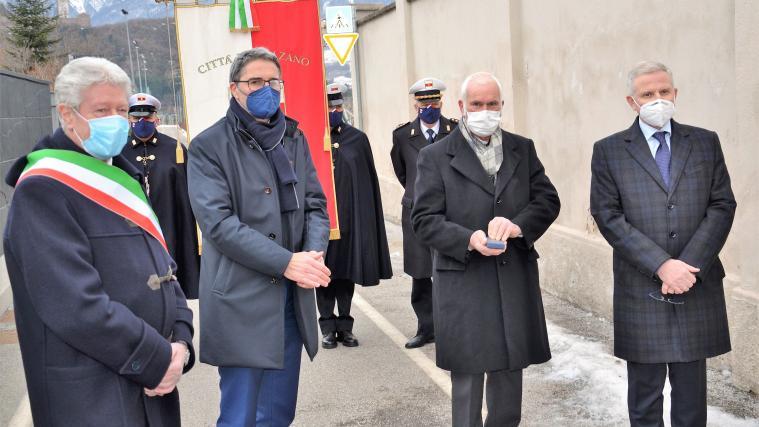 Die Gedenkveranstaltung fand an der Mauer des ehemaligen NS-Durchgangslagers in der Reschenstraße statt.