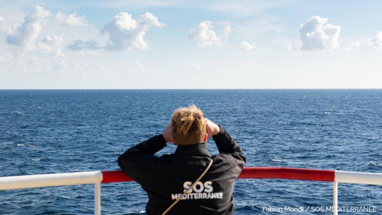 Die geretteten Menschen müssen schnellstmöglich an einem sicheren Hafen von Bord gebracht werden.