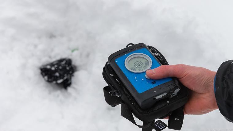Die Schneebrettlawine auf einer Seehöhe von circa 2330 Metern wurde gegen 11.00 Uhr von einem unbekannten Skifahrer ausgelöst