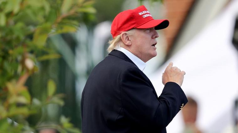 Donald Trump geht als der erste Präsident, gegen den gleich 2 Impeachment-Verfahren eröffnet wurden, in die Geschichte ein.