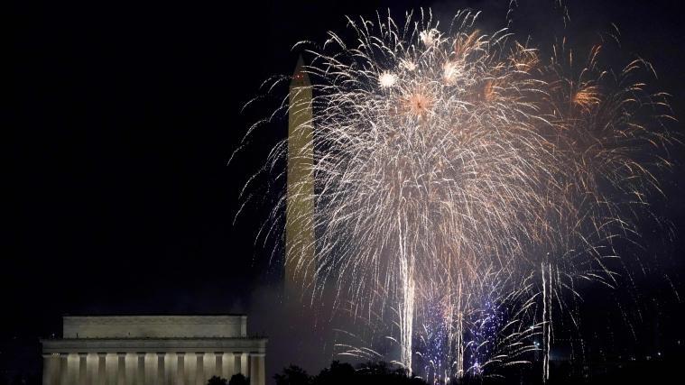 Ein Feuerwerk läutete Joe Bidens Amtszeit ein.