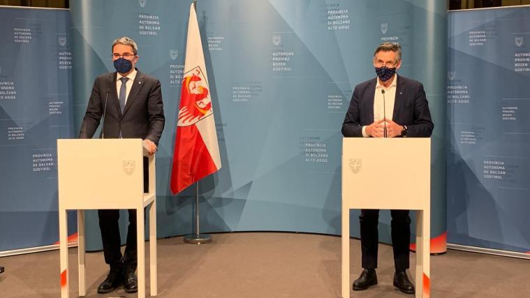 Es gelte weiter sehr wachsam zu sein, aber bis auf weiteres will Landeshauptmann Arno Kompatscher an den bestehenden Maßnahmen festhalten.