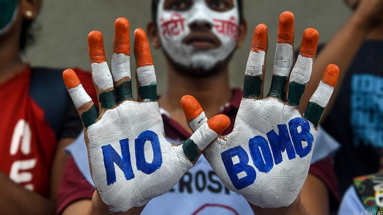 Das internationale Verbot von Atomwaffen tritt mit dem heutigen Freitag in Kraft, die NATO-Mitglieder lehnen es allerdings weiterhin ab.
