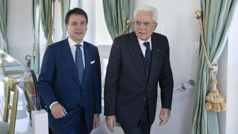 Giuseppe Conte (links) mit Staatspräsident Sergio Mattarella: Dieser startet am Mittwochnachmittag politische Konsultationen, um einen Ausweg aus der Regierungskrise zu finden.