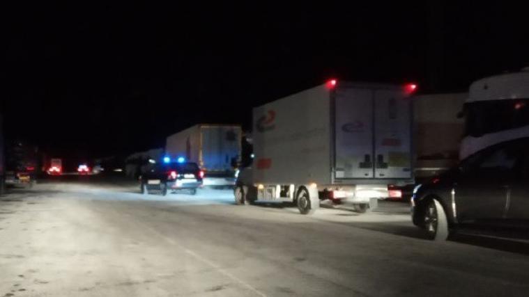 In der Nacht auf Dienstag passierte die erste Ladung an Moderna-Impfdosen den Brenner.