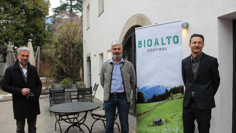 Landesrat Arnold Schuler, Toni Riegler und Alex Mazzon bei der Gründung von Bio Alto.