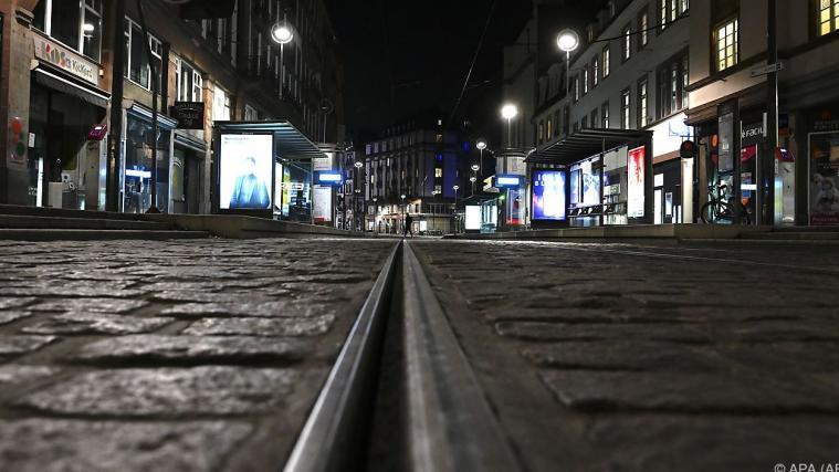 Leergefegte Straße in Straßburg.