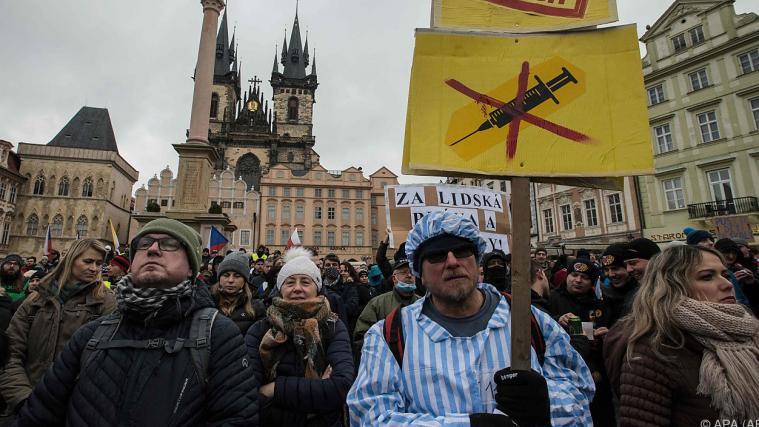 Masken waren kaum zu sehen, dafür alle möglichen Plakate.