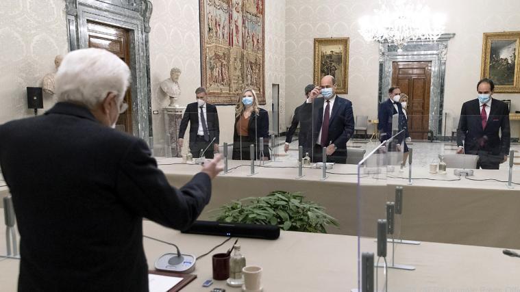 Mattarella trifft die verschiedenen Parteichefs im Quirinal-Palast.