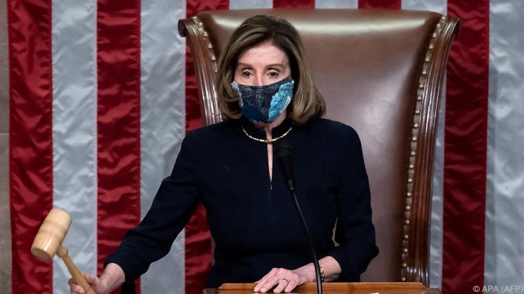 Nancy Pelosi sieht in Trump Gefahr für die USA.