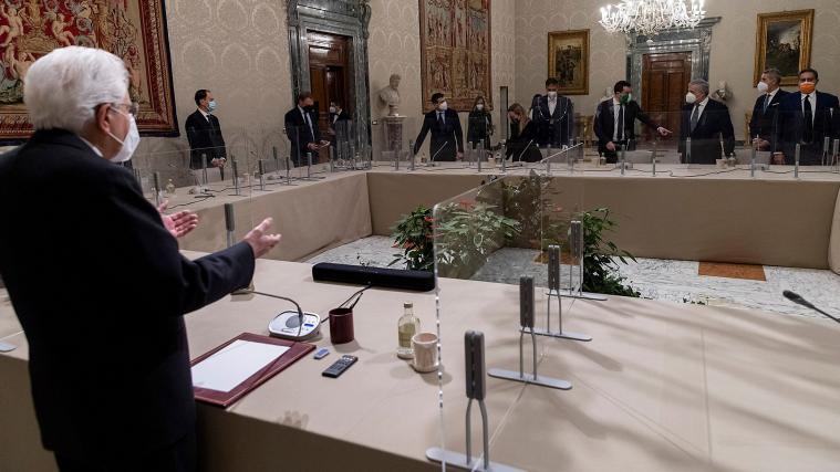 Nun liegt es in den Händen von Staatspräsident Sergio Mattarella (links im Bild), einen Politiker mit der Bildung einer Regierung zu beauftragen.